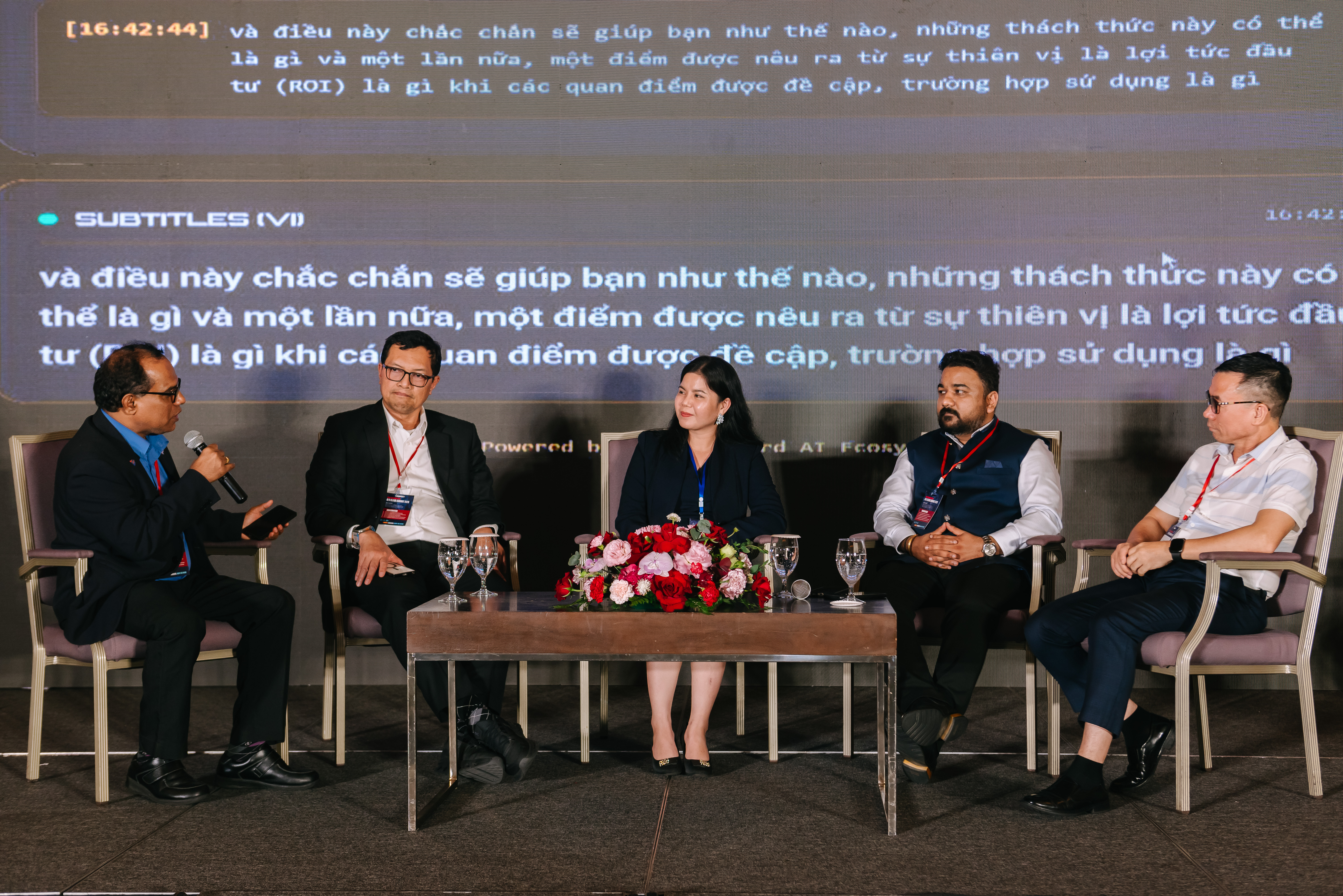 Panel discussion at the summit. Photo: Organising Committee